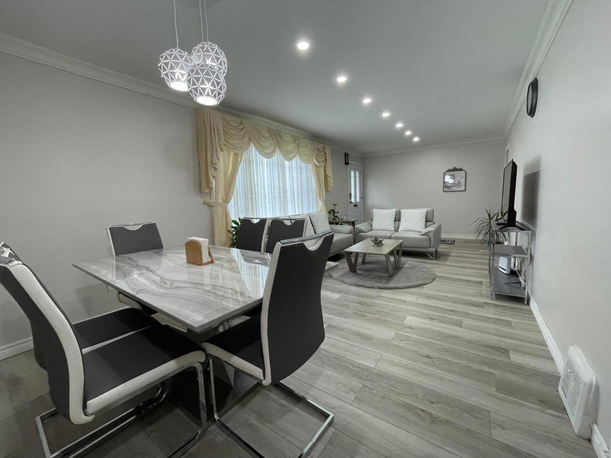 Luxurious Cozy House In Bluffs With Lake View Villa Торонто Екстериор снимка