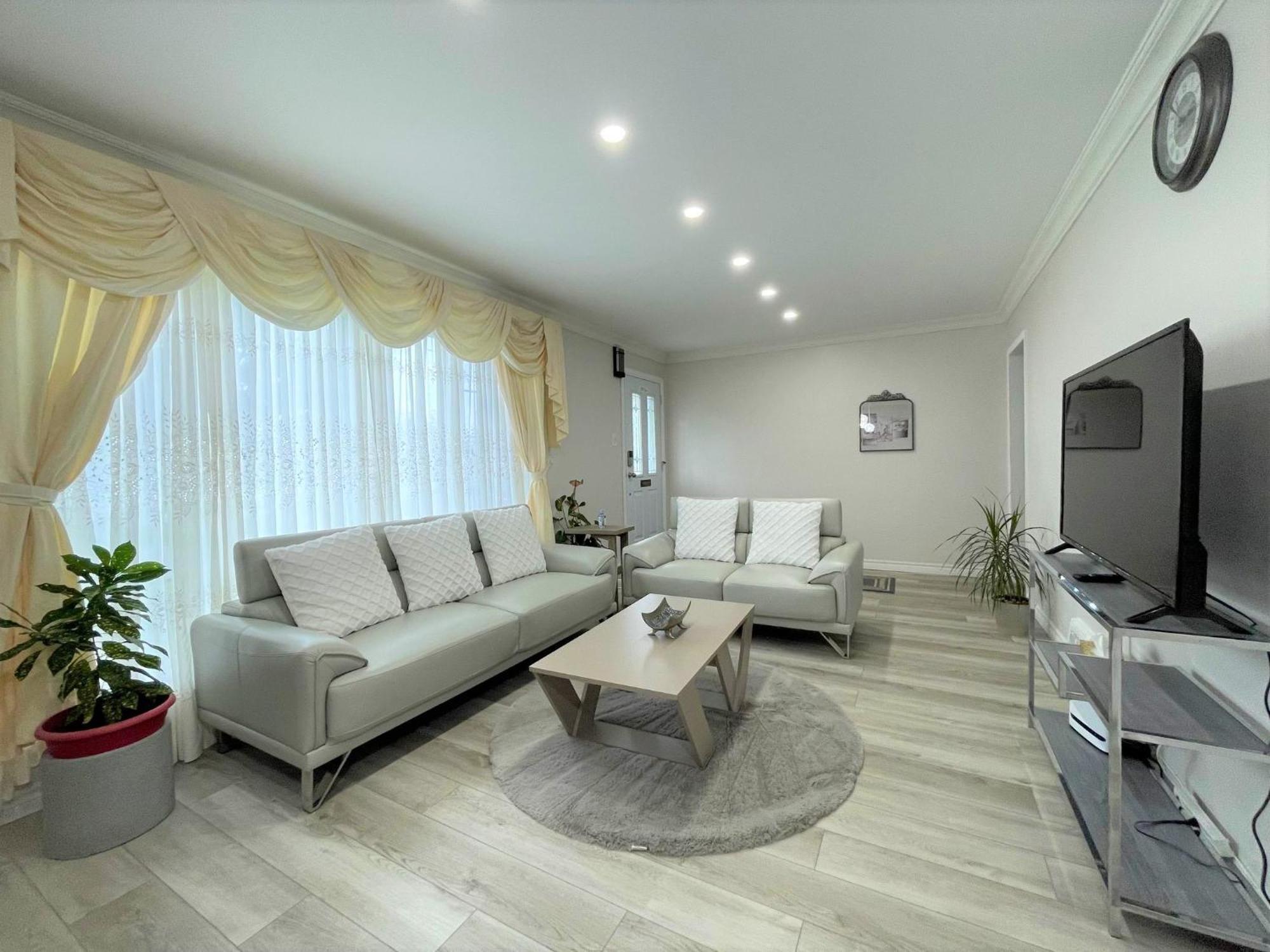 Luxurious Cozy House In Bluffs With Lake View Villa Торонто Екстериор снимка